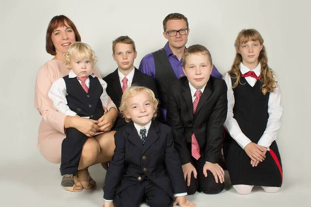 Бывшая министр Репс с семьей