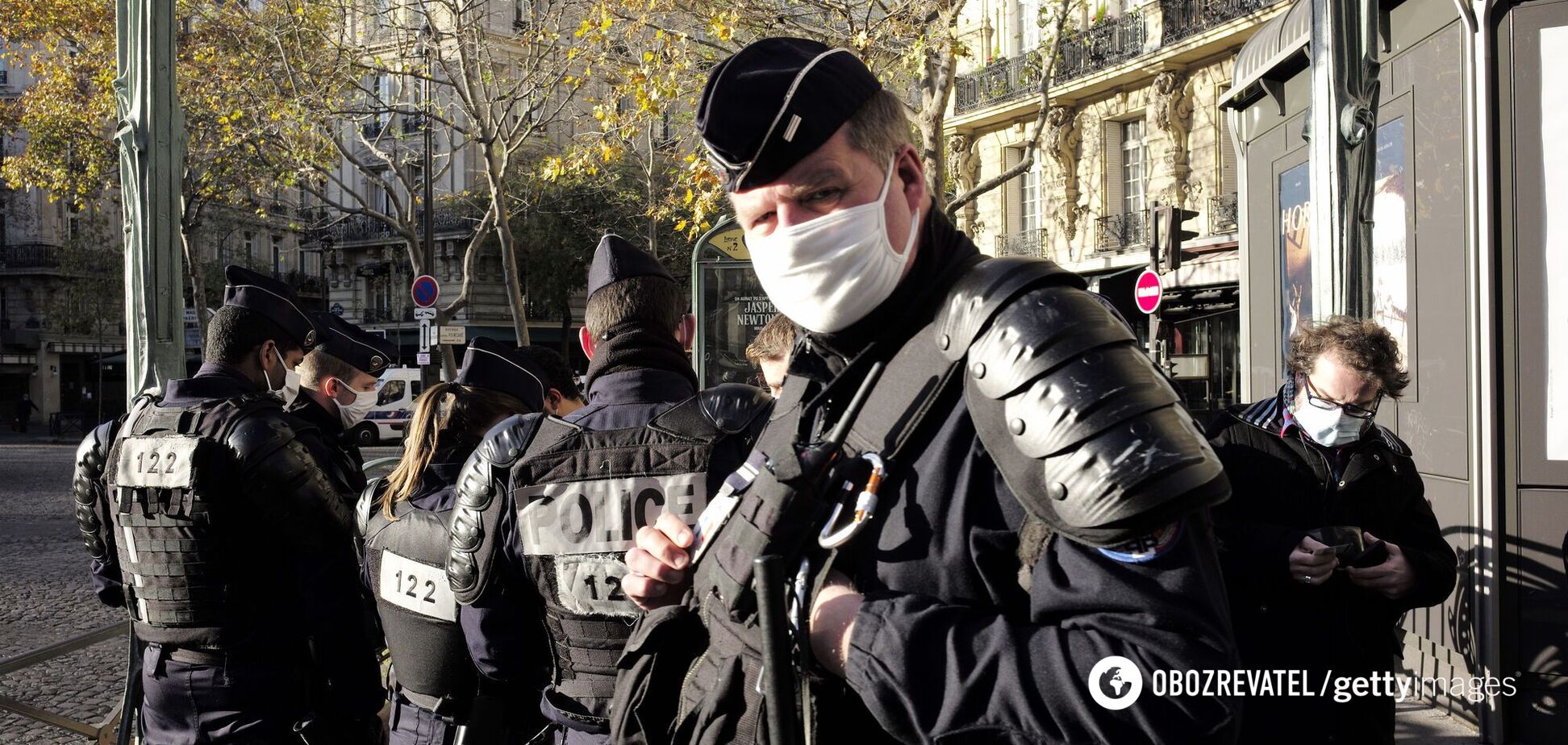 У Парижі тисячі людей вийшли на протести: поліція застосувала водомет і газ