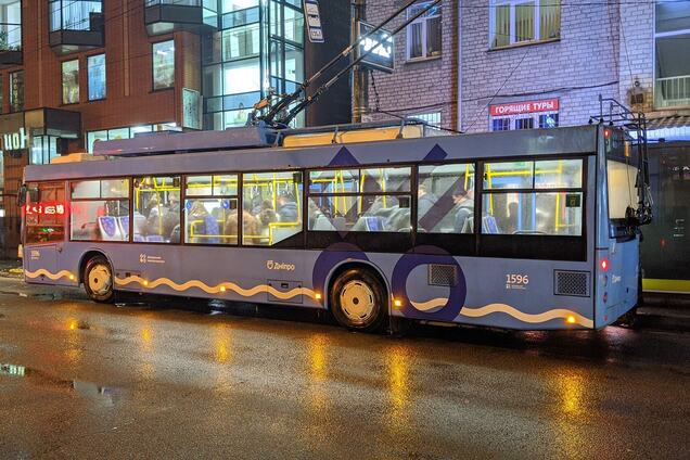 Виборці Дніпра до вечора їздитимуть громадським транспортом безплатно