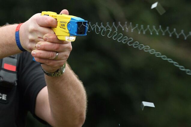 У электрошокеров TASER сила удара – 50 тысяч вольт