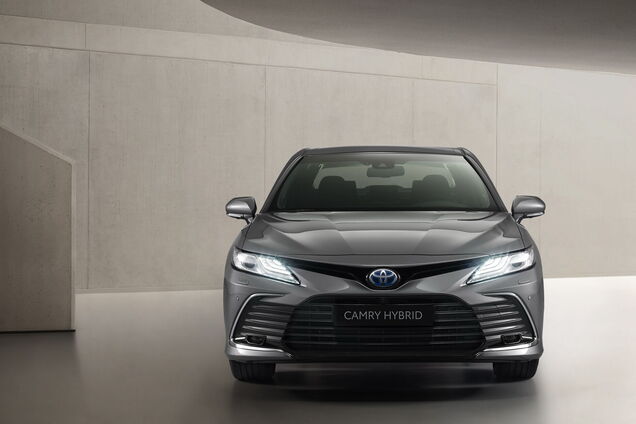 Toyota оновила свою флагманську модель Camry
