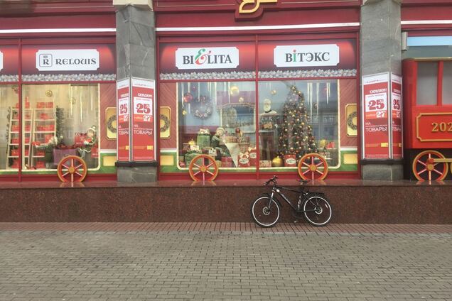 Білоруси помітили 'пасхалку' у вітрині ЦУМу