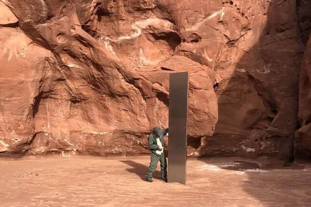 У пустелі Юти знайдено металевий моноліт невідомого походження