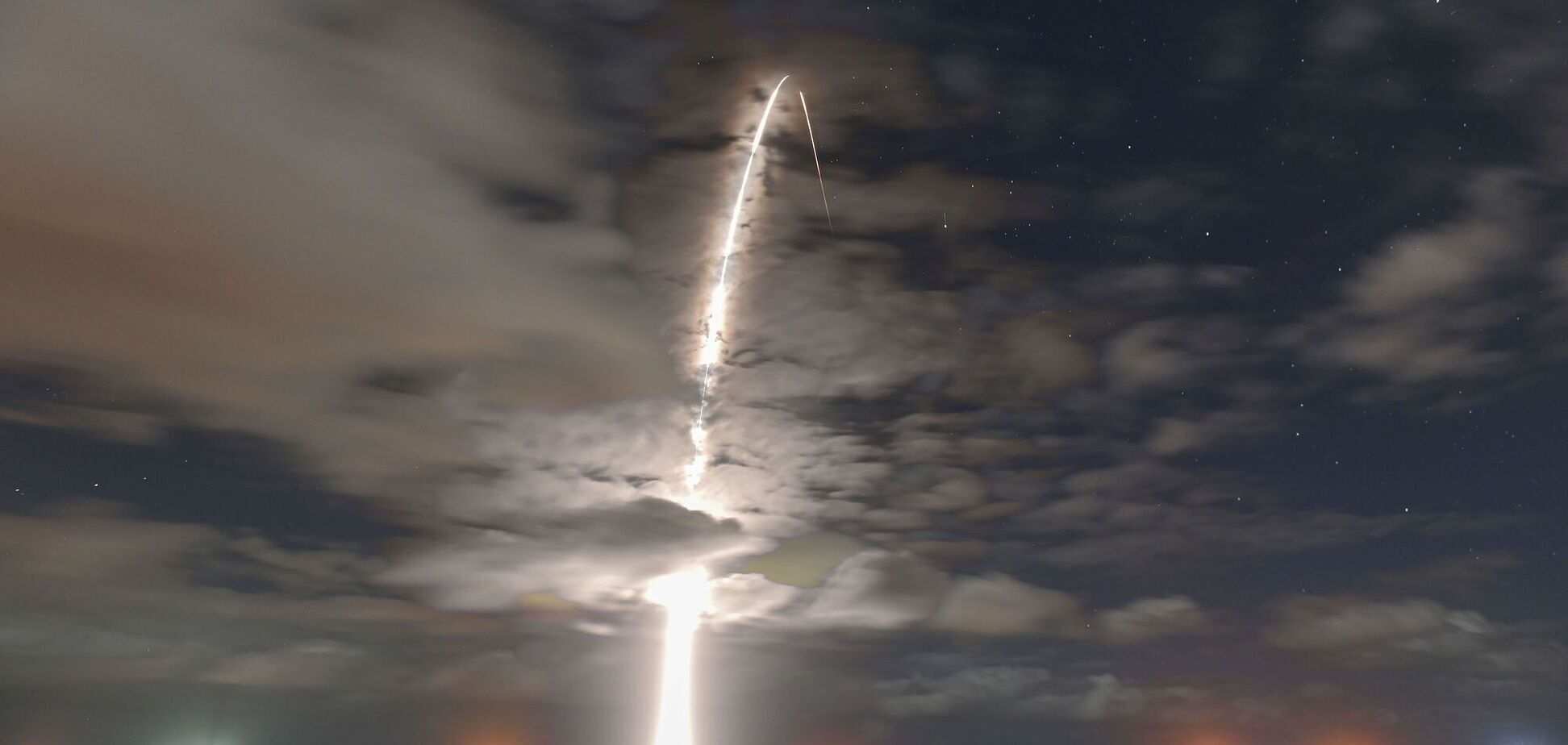 SpaceX успішно запустила ракету із супутниками Starlink. Відео