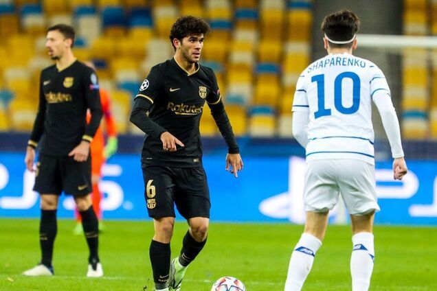 Микола Шапаренко проти гравця 'Барселони'