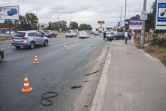У Києві двоє водіїв не поділили дорогу й побилися. Відео