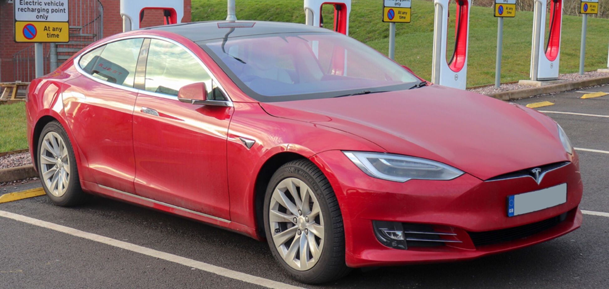 Tesla Model S с пробегом 365 000 км: владелец рассказал о затратах за 4 года эксплуатации