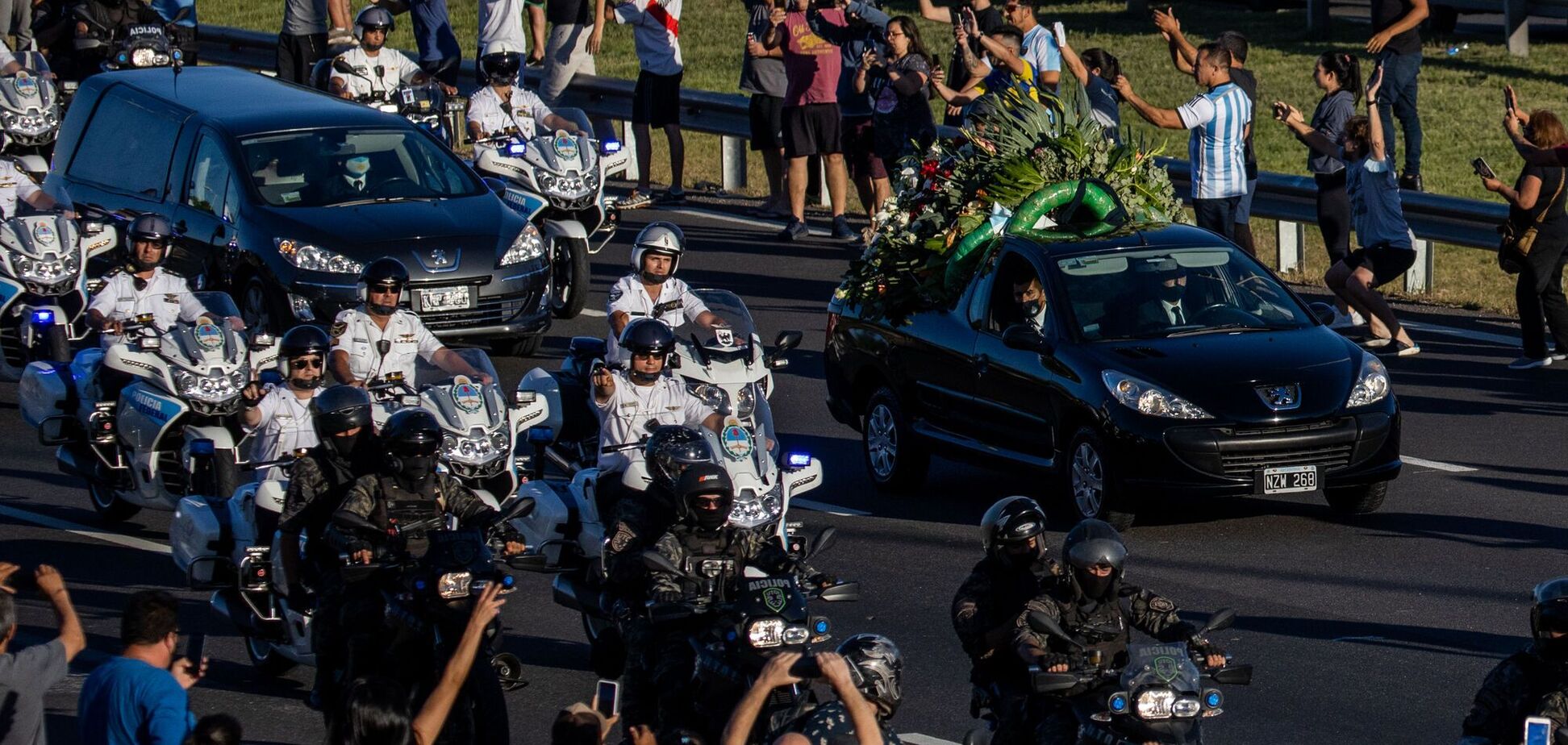 В Аргентине прошли секретные похороны Марадоны. Фото и видео