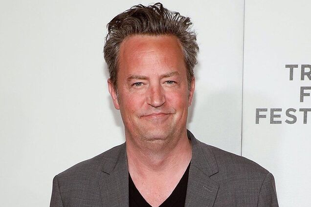 Мэттью Перри сделал предложение своей возлюбленной