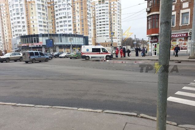 В Харькове грузовик насмерть переехал женщину