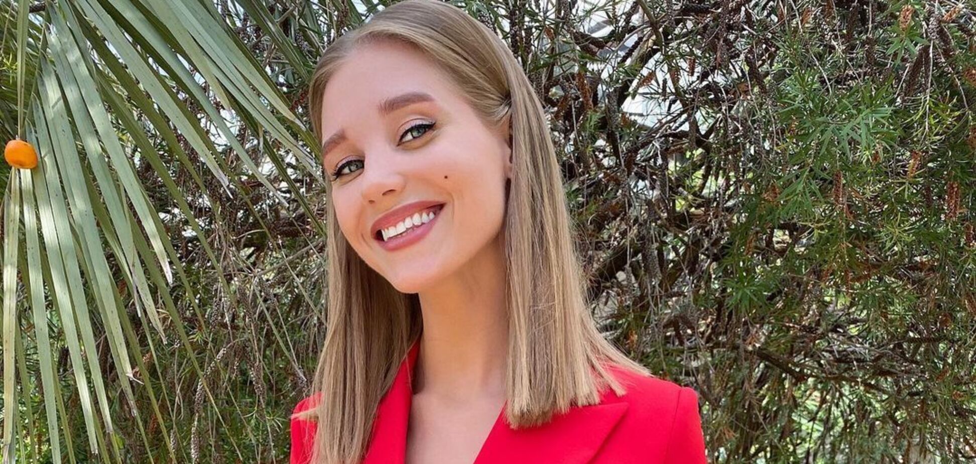 Асмус заінтригувала шанувальників фото у весільній сукні