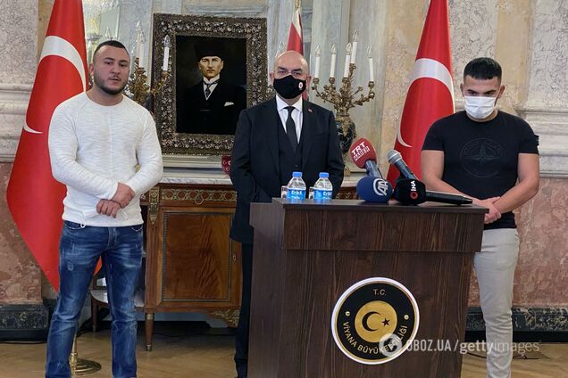 Микаилом Озен и Реджеп Гюлтекин