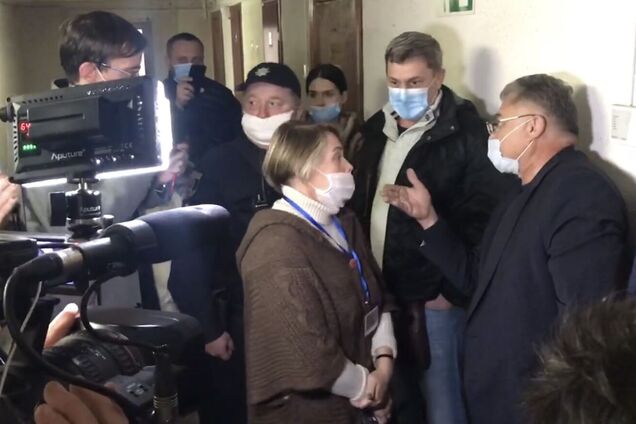 ОПЗЖ у Маріуполі заблокувала роботу міської виборчої комісії