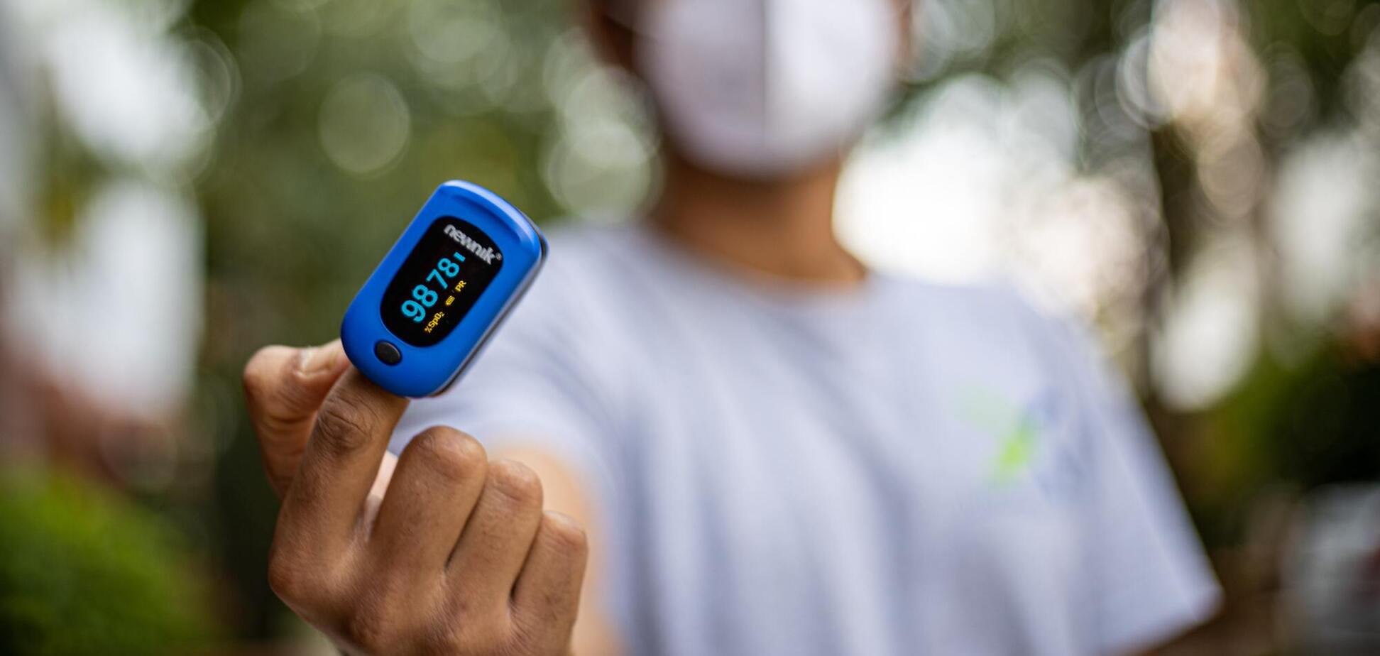 В Министерстве здравоохранения украинцам порекомендовали приобрести пульсоксиметр