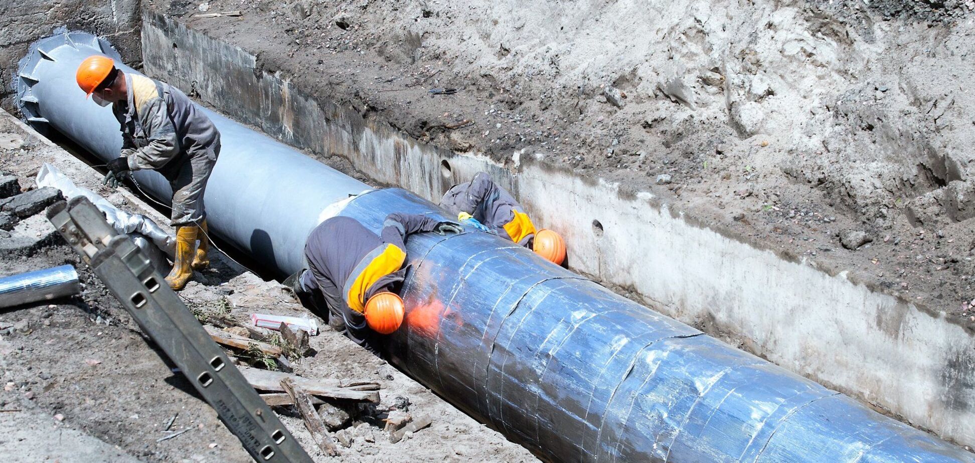 На место прорыва приехала ремонтная бригада