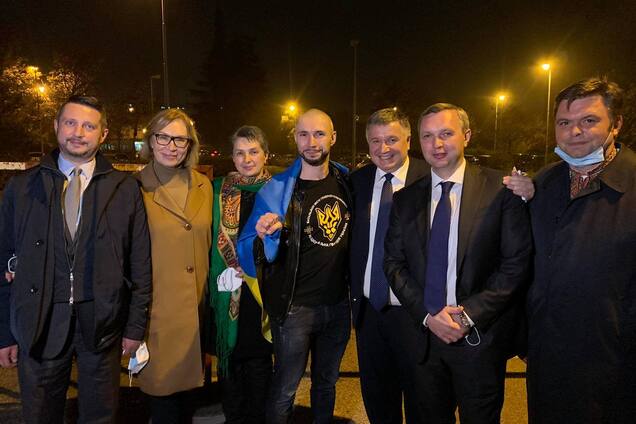 Марків повертається в Україну: фото з літака