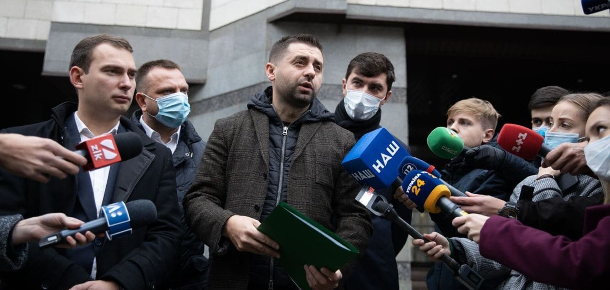 Нардепи передали КСУ вимогу про відставку суддів