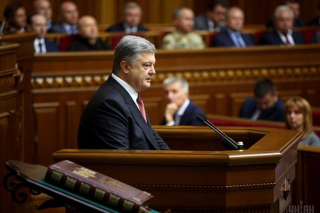 Порошенко в Раде призвал открыть ведомственные больницы и 'Феофанию' для коронавирусных больных