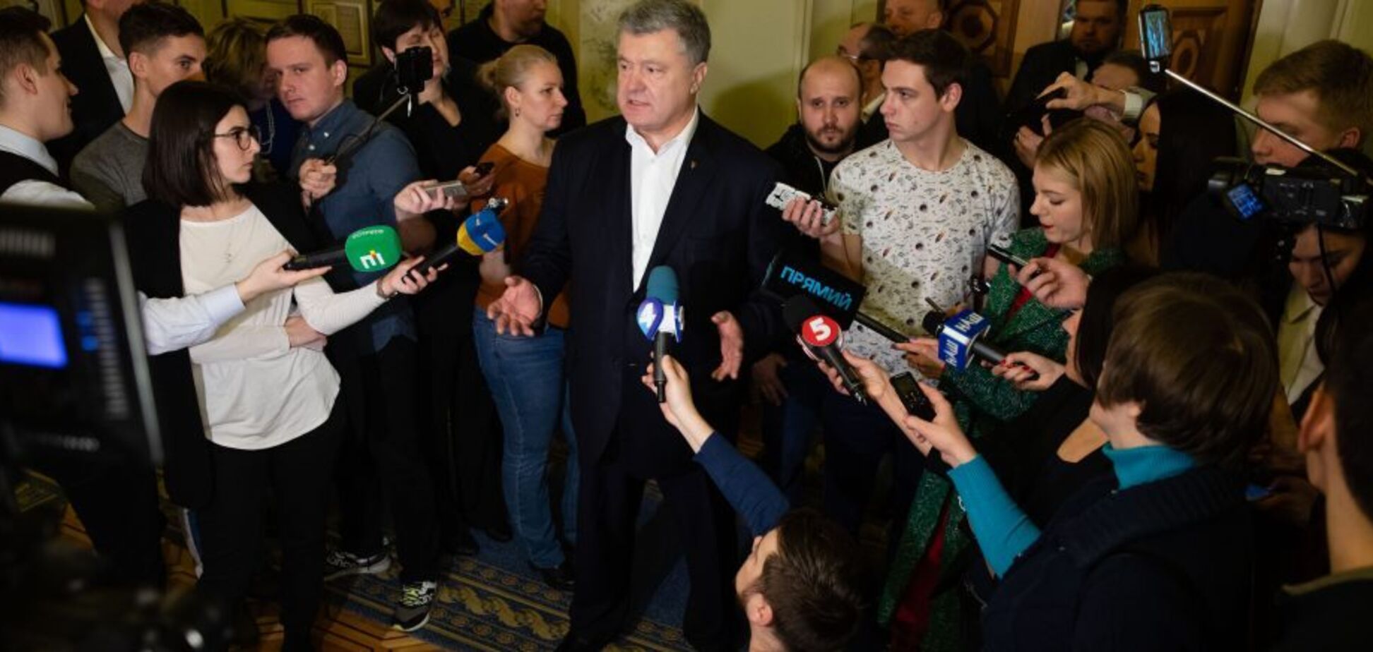 Порошенко призвал возобновить действие антикоррупционных законов