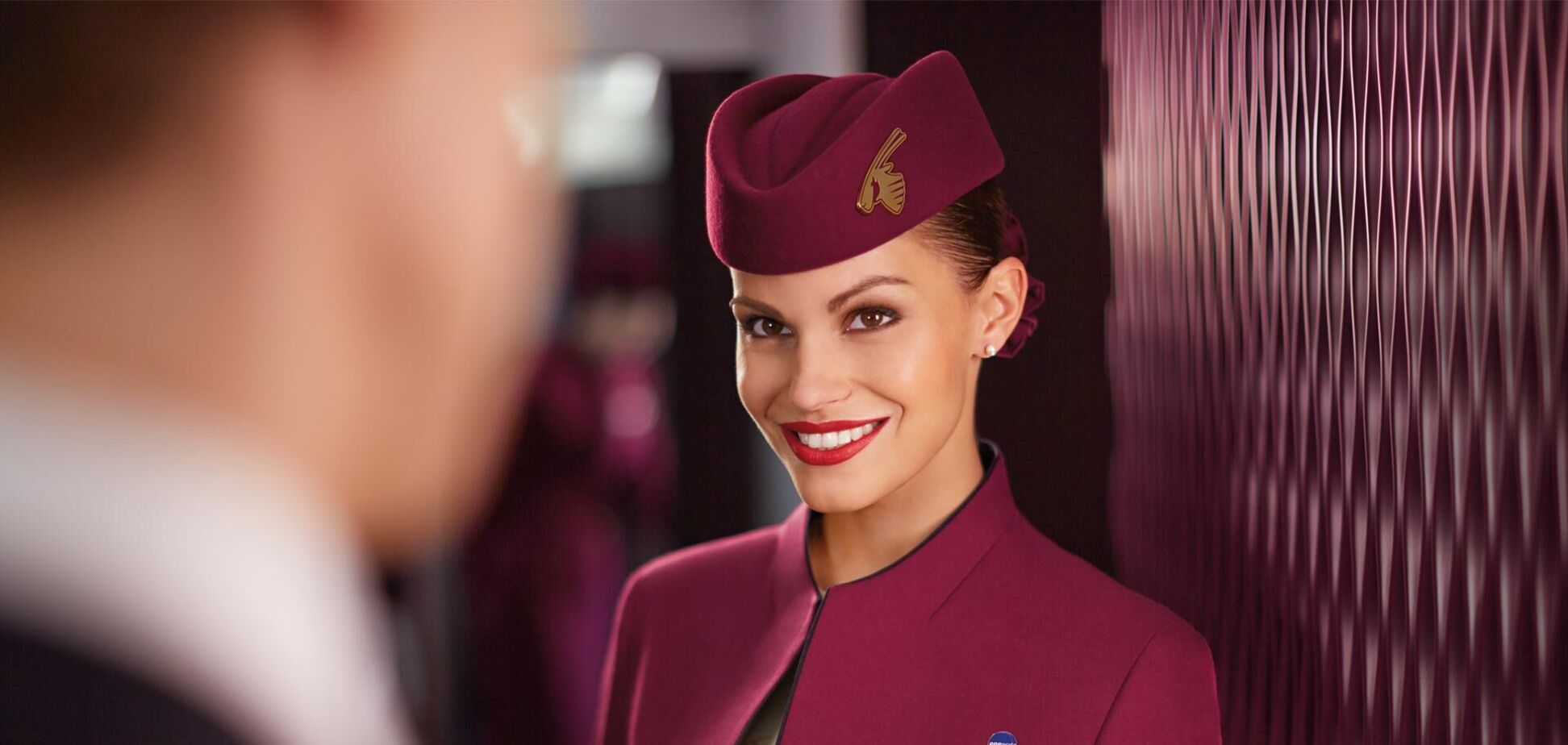 Стюардесса раскрыла необходимость красной помады