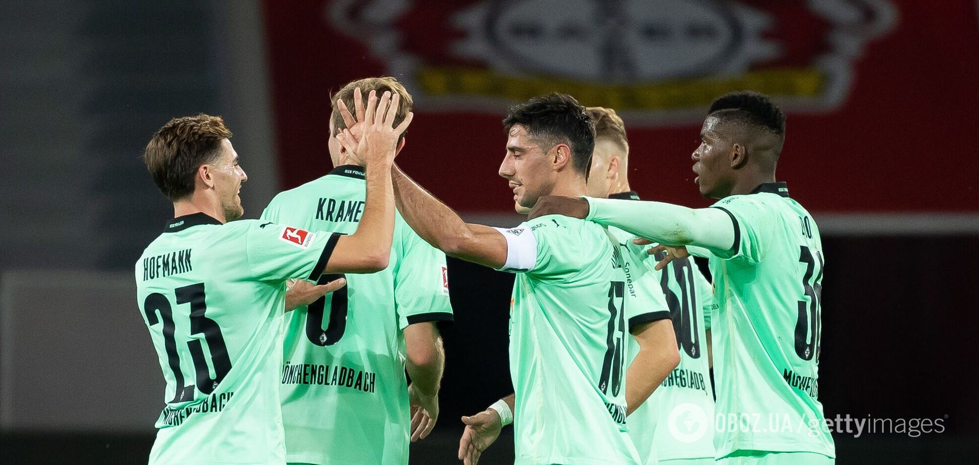 Игроки 'Боруссии' М празднуют гол