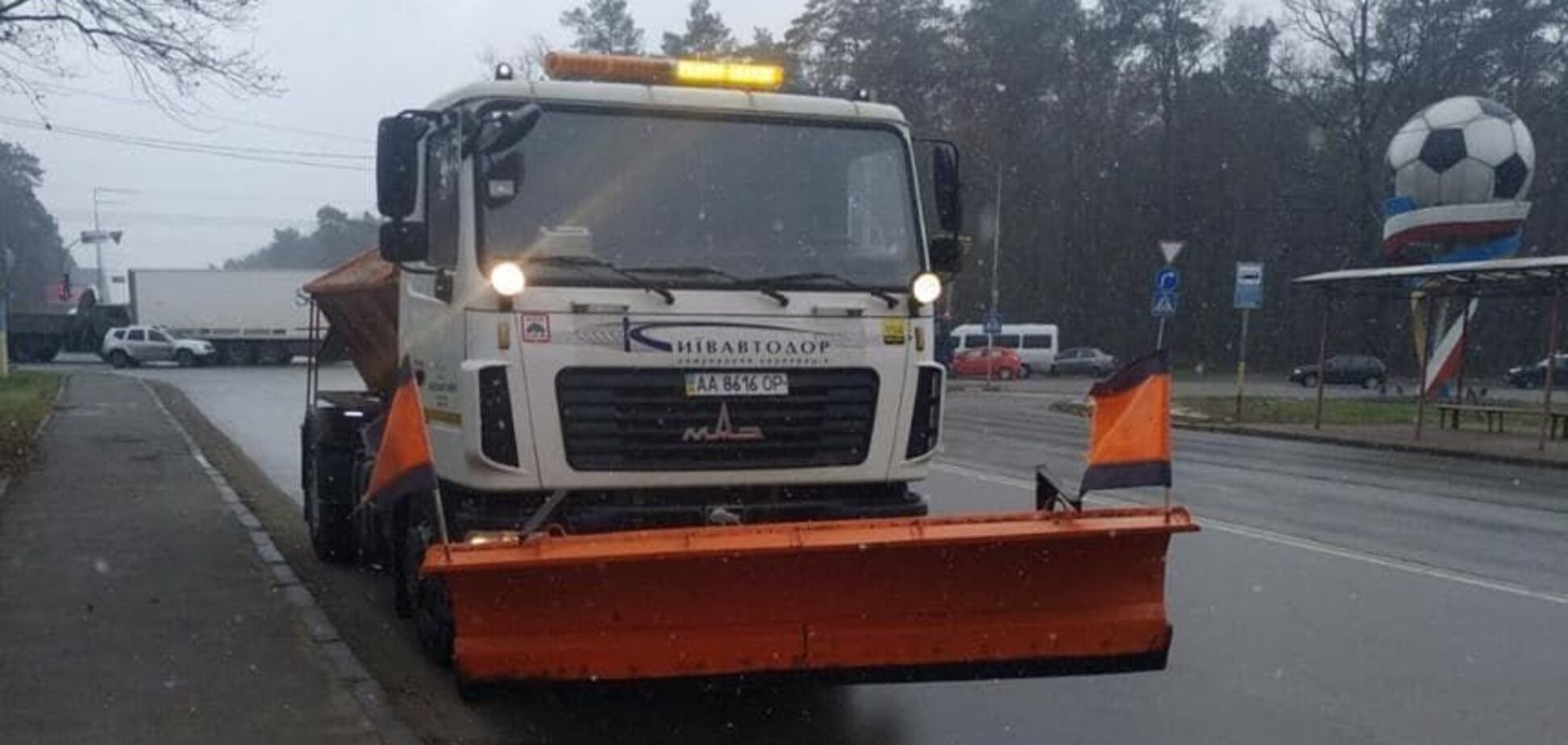 На Киев надвигается снегопад: на дороги вывели спецтехнику