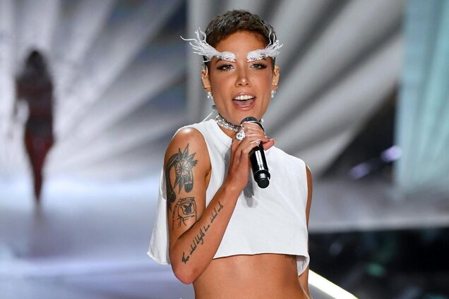 Певица Холзи раскритиковала премию 'Грэмми-2021' и назвала ее 'неуловимым процессом'