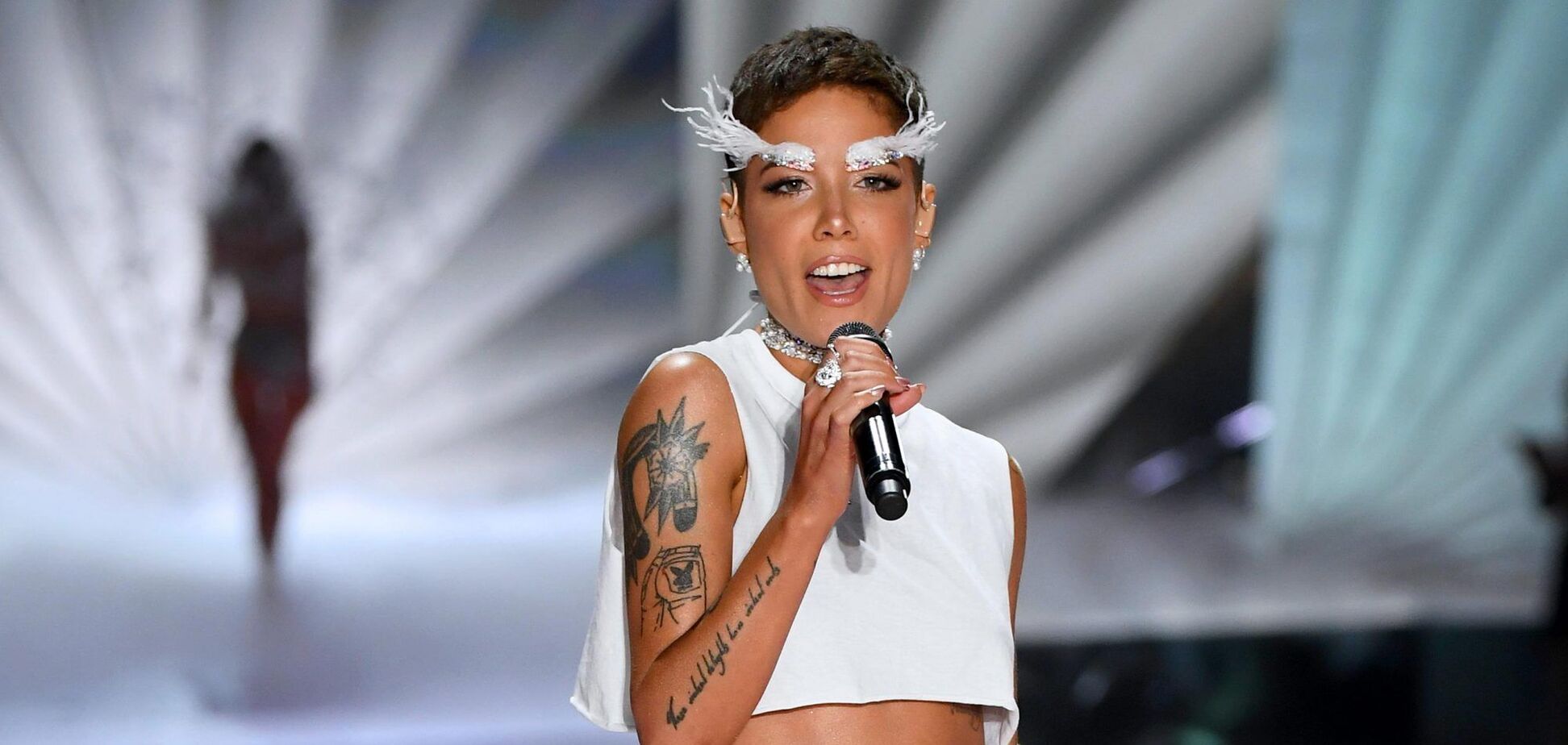 Певица Холзи раскритиковала премию 'Грэмми-2021' и назвала ее 'неуловимым процессом'