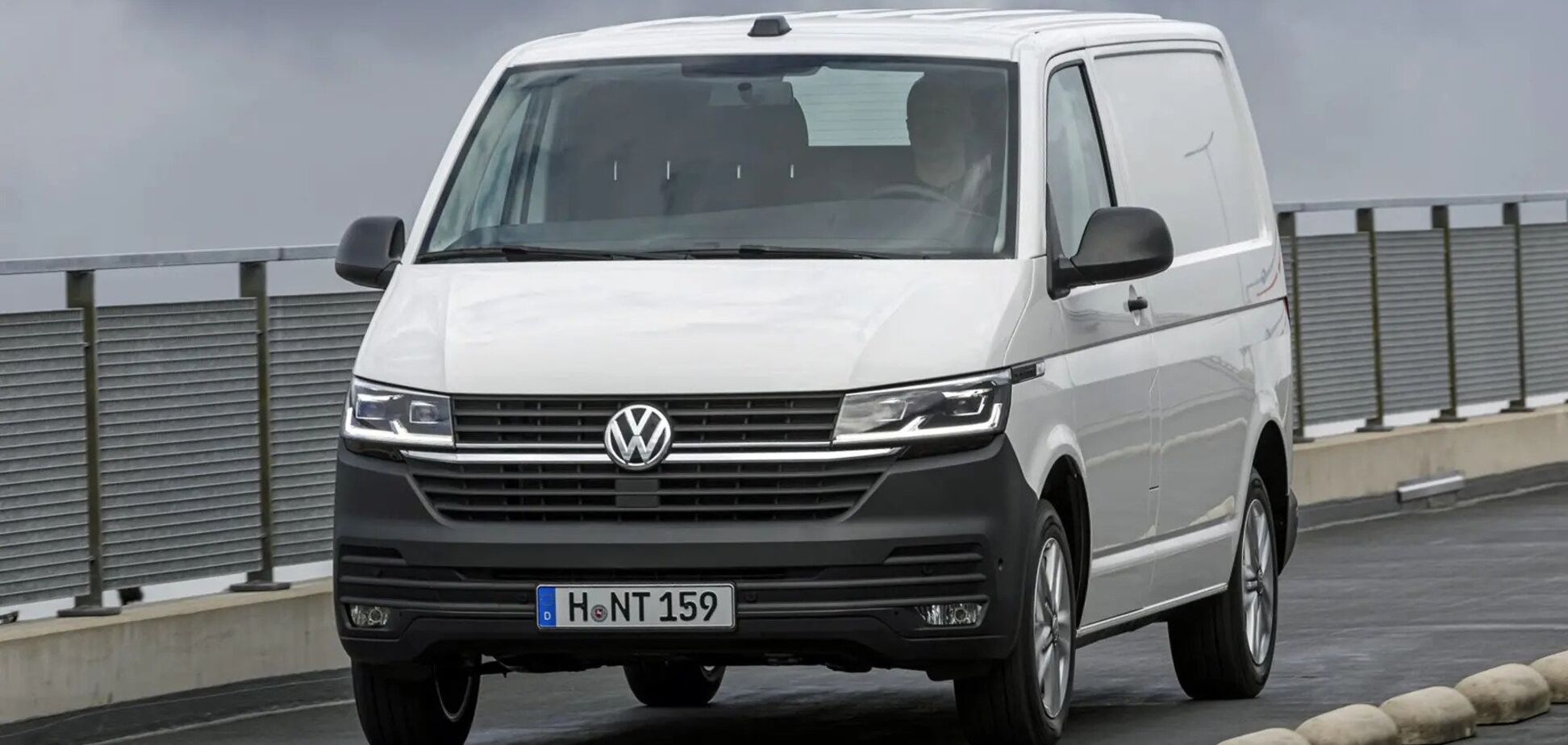 Новый Volkswagen Transporter T7 окажется переделанным Ford Transit