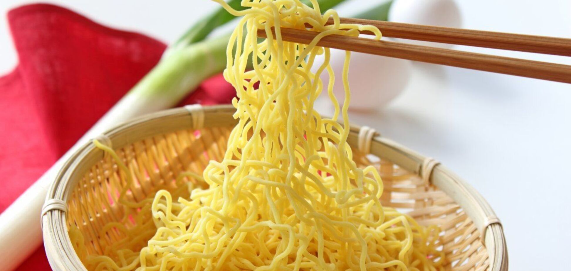 Нардепов угостили вермишелью быстрого приготовления