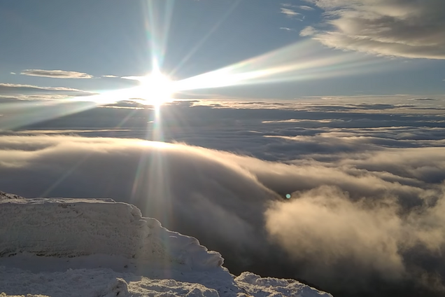 Карпати огорнули 'двоповерхові' хмари