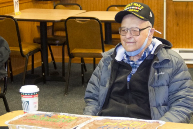 103-летний мужчина назвал секретом долголетия пиво