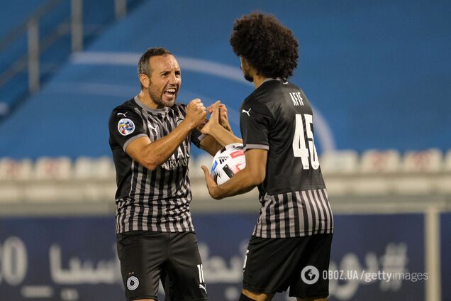 Санті Касорла (ліворуч) святкує гол із партнером