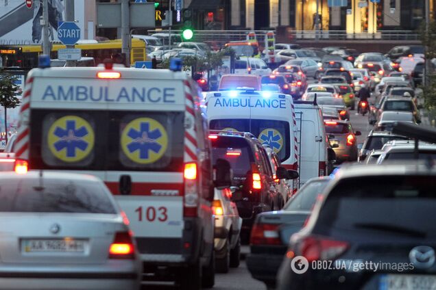 Київ застряг у величезних заторах через ДТП, НП на Шулявському мосту і мітинги. Мапа