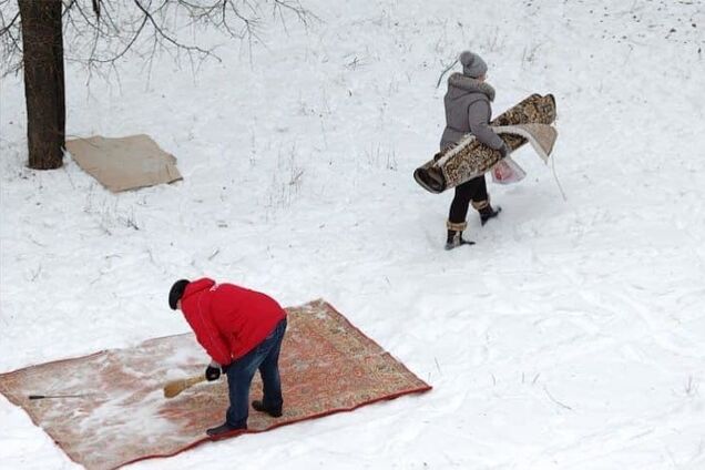 Фото зимнего 'ритуала' советских времен вызвало ностальгию в сети