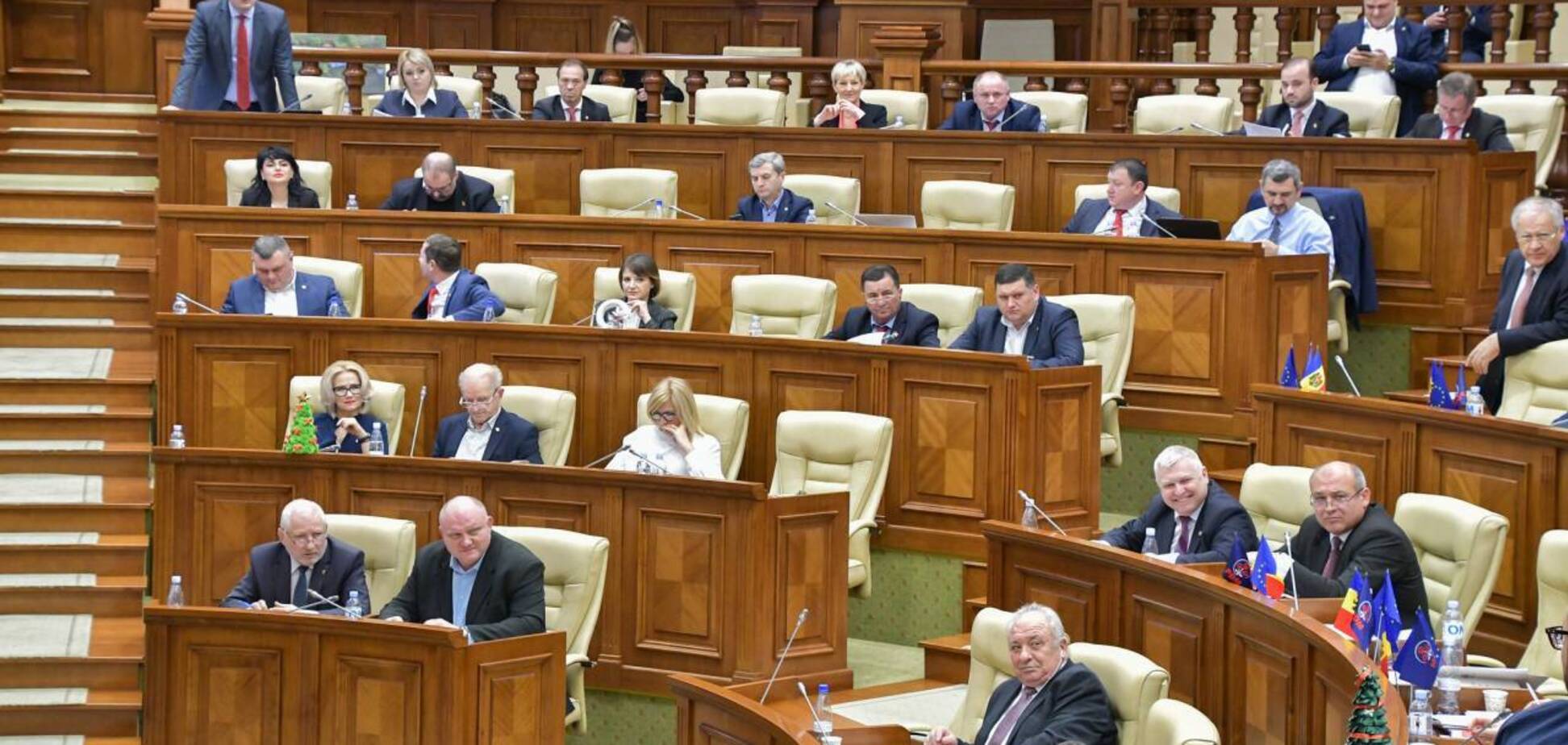 Парламент Молдовы изменил статус русского языка