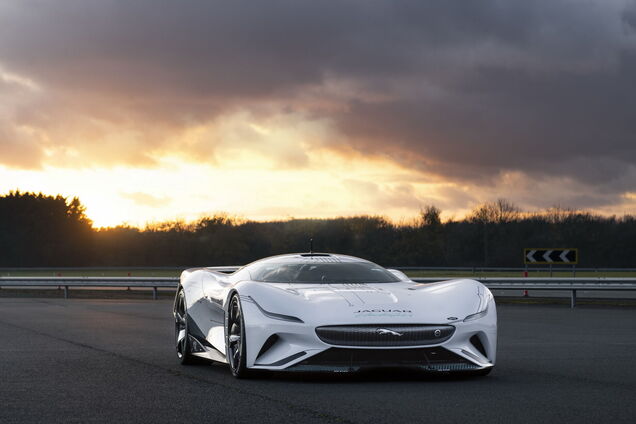 Jaguar представил электрический гиперкар Vision GT SV