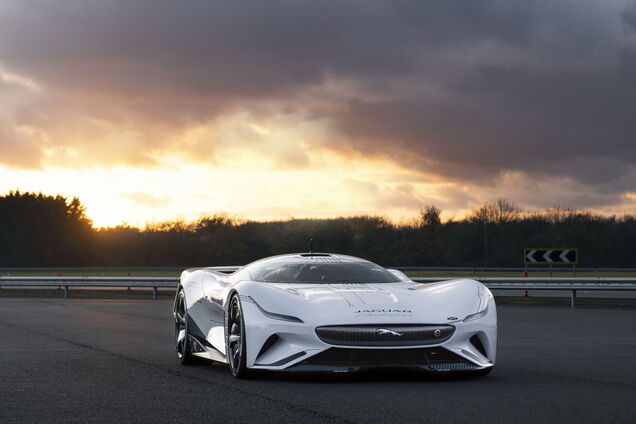 Jaguar представив електричний гіперкар Vision GT SV