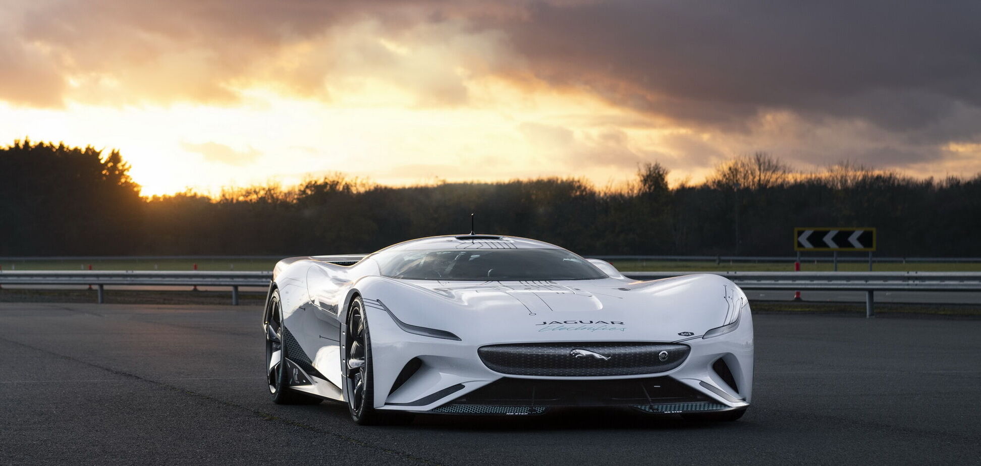 Jaguar представив електричний гіперкар Vision GT SV