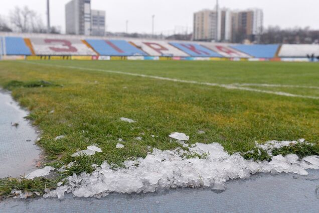 Поле стадиона 'Зирки'