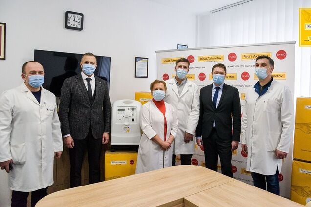 Медики Украины получат в декабре 140 кислородных концентраторов от Фонда Рината Ахметова