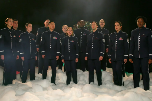 Військовий оркестр США заспівав 'Щедрик' і побажав Україні 'миру і радості'. Відео