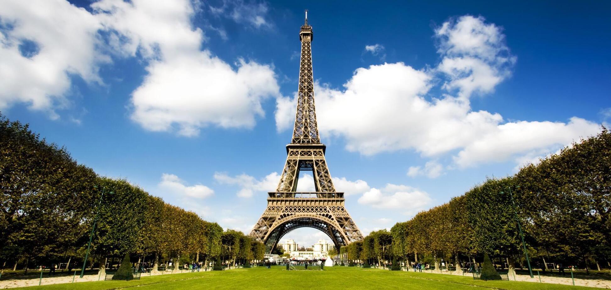 В Париже продали элемент Эйфелевой башни за 275 тысяч евро