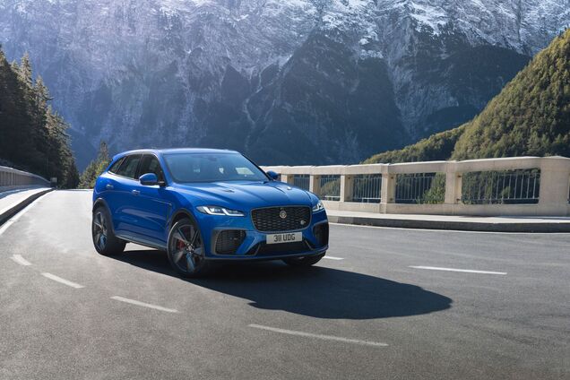 Jaguar представил обновленный кроссовер F-Pace SVR