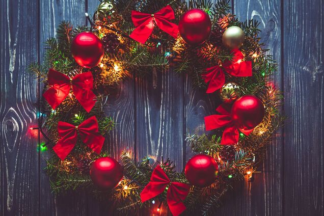 Как украсить дом к Новому году: декоратор назвала главные тренды в узорах