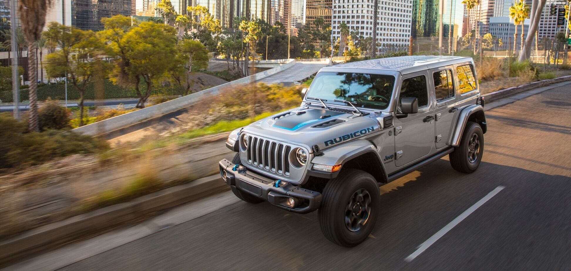 Jeep пополнил семейство моделей двумя эко-новинками