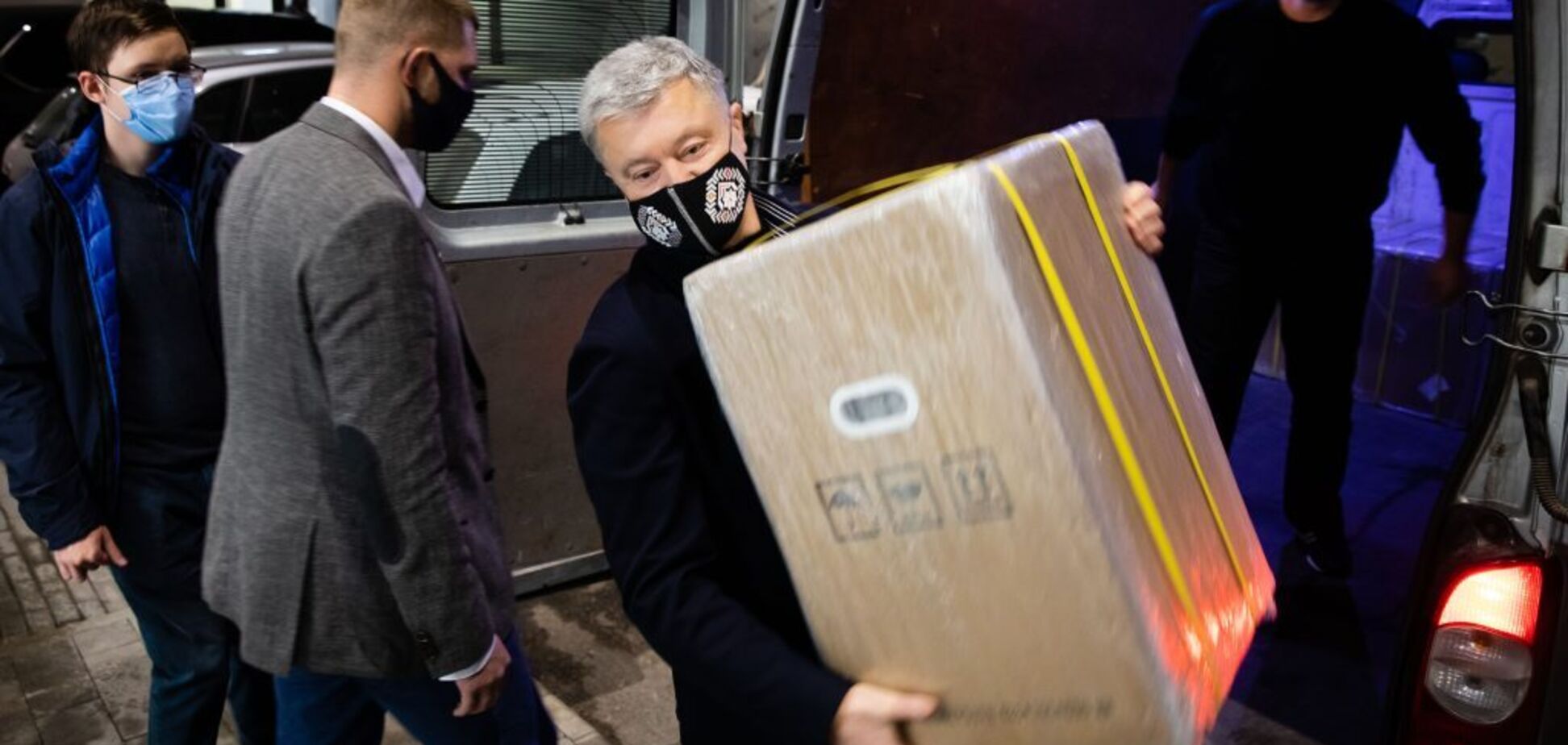 Фонд Порошенко с волонтерами закупили кислородные концентраторы для украинских больниц