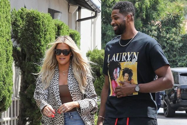 Хлои Кардашьян спровоцировала слухи о помолвке со своим возлюбленным