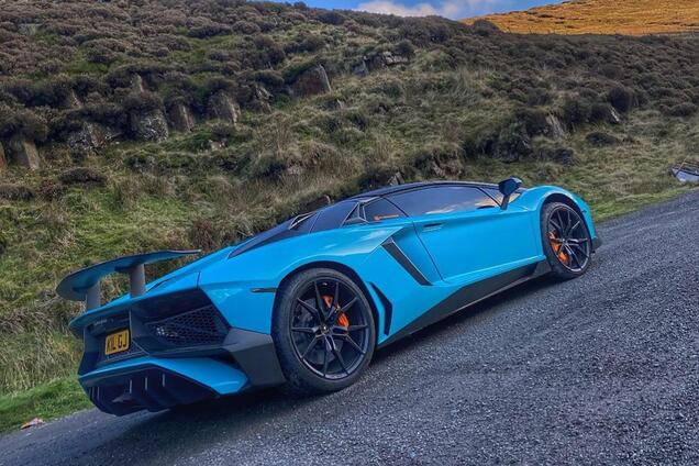 Водитель старой 'Фиесты' протаранил Lamborghini Aventador и сбежал с места ДТП