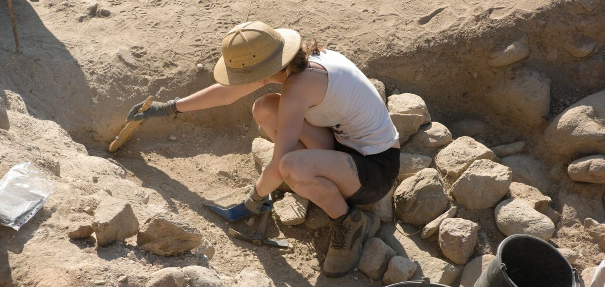 Археолог на розкопках